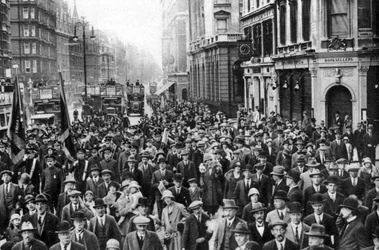 Die Heilsarmee marschiert die Oxford Street hinunter, London, 1926-1927