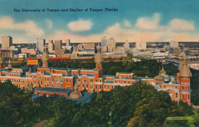 Die Universität von Tampa und Skyline von Tampa, Florida, um 1940er Jahre