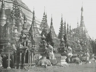 Der Sockel der Großen Pagode, Rangun, Birma, 1895