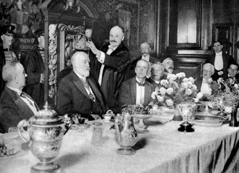 Die Krönung des Meisters der Gürtlerzunft, London, 1926-1927