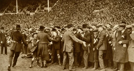 Das erste FA Cup Finale im neuen Wembley-Stadion in London, 28. April 1923, 1935