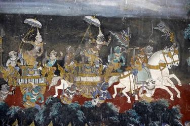 Das Innere der Silberpagode ist mit Wandmalereien bedeckt, die Geschichten aus dem Reamker darstellen, der Khmer-Version des klassischen indischen Epos, dem Ramayana. Einige Abschnitte der Wandmalereien sind beschädigt und verwittert.
