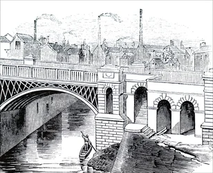 Die Eisenbrücke über den Irwell-Fluss