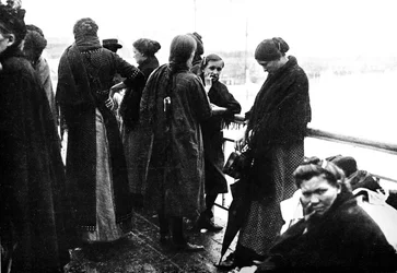 Der letzte Akt einer Tragödie: Ein Foto, aufgenommen auf dem letzten Boot, das Ostende nach England verlässt, 1914
