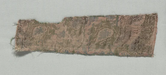 Drei Fragmente italienischer gotischer Seide, 1350-1399