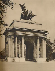 Triumphbogen von Hyde Park nach Constitution Hill versetzt, ca. 1935