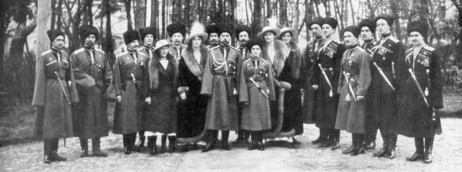 Zar Nikolaus II. von Russland und seine Familie vor der Abdankung, 1917