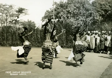 Tanzende Frauen, Sierra Leone, 20. Jahrhundert