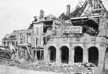 Zerstörtes Gebäude, Grande Place, Peronne, Frankreich, Erster Weltkrieg, 1917, um 1920