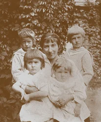 Zinaida Serebriakova mit ihren Kindern, 1920er Jahre