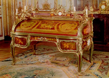 Bureau du Roi von Oeben und Riesener, Marketerie und Ormolu, 1760-69