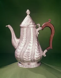 Kaffeekanne von Paul de Lamerie, um 1745