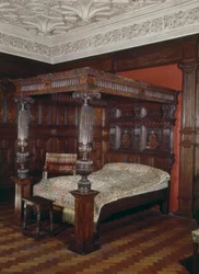 Himmelbett, geschnitzte Eiche, 16.-17. Jahrhundert
