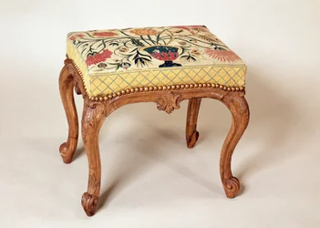 Louis XV Hocker im provinziellen Stil