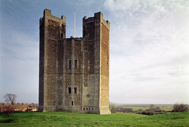 Orford Castle, Außenansicht des Bergfrieds (1165-72), Suffolk, UK