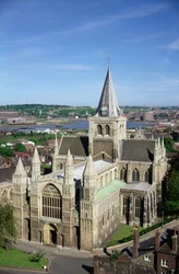 Ansicht der Rochester Kathedrale vom Schloss