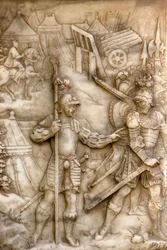 Basilika von St. Denis, Grab von Franz I. König von Frankreich und Claude von Frankreich, Fundamentrelief, Darstellung der Belagerung von Carignan, Saint-Denis, Frankreich