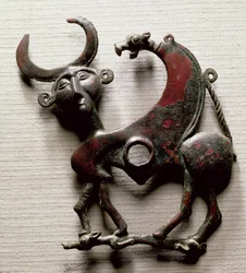 Wangenstück eines Pferdegebisses in Form eines menschenköpfigen Tieres, aus Luristan, Westiran, ca. 800-700 v. Chr.