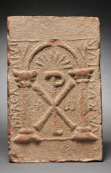 Kolumbarium Grabplakette mit dem Monogramm Christi, 500-800