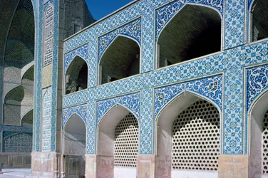 Hofarkade (Riwaq) und westlicher gewölbter Eingang (Iwan) ca. 1121-2