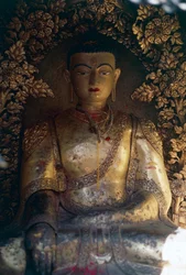 Krypta mit Buddha-Statue, Swayambhunath (Affentempel), Kathmandu-Tal (UNESCO-Welterbe)