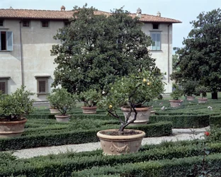 Außenansicht der Villa Medicea di Castello und Garten