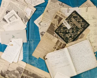 Gruppe von Archivmaterialien einschließlich Korrespondenz, Zeitungsausschnitten, Blaupausen, Patenten, Vorlesungsmaterialien und Ofenmodellen