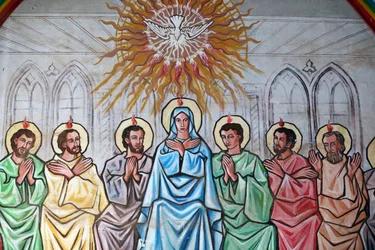 Marianisches Heiligtum Unsere Liebe Frau vom See. Der Heilige Geist, der auf die Jungfrau Maria und die Apostel herabkommt. Gemälde. Togo