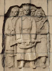 Denkmal für den Widerstand des russischen Volkes während der 900-tägigen deutschen Belagerung der Stadt Leningrad, Pskarevski-Friedhof, Relief, St. Petersburg, Russland, 20. Jahrhundert