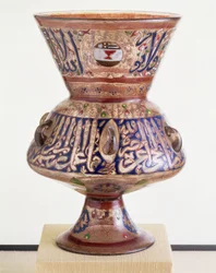 Moscheelampe mit vergoldeter und emaillierter Dekoration mit dem Wappen des Mundschenks, syrisch