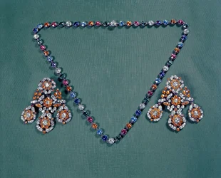 Halskette und Ohrring-Set mit mehrfarbigen Pasten, ca. 1760