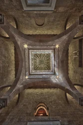 Palermo, Der Königspalast oder Palazzo dei Normanni (Palast der Normannen), Joharia-Turm, der Windsaal: hölzerner Spitz mit der Windrose (Kompassrose) im Zentrum, Zenitalansicht