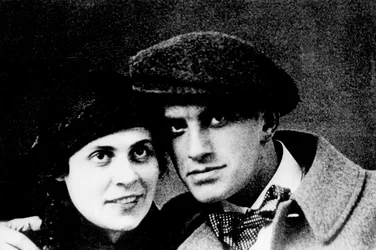 Porträt von Lili Brik (1891-1978) und Vladimir Maiakovsky (Majakovskij oder Maiakovsky) (1893-1930) ca. 1915 Fotografie