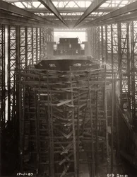 Schalenbeplankung am Bug der 