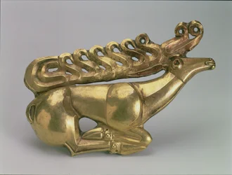 Schildemblem in Form eines liegenden Hirsches, skythisch, spätes 7.-frühes 6. Jahrhundert v. Chr.