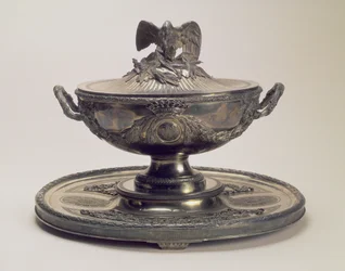 Silberne Terrine und Stand aus dem Saltykov-Service, von Robert Joseph Auguste (1725-1805), Paris