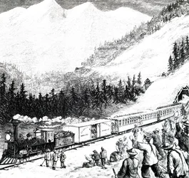 Die Pazifik-Eisenbahn in den Sierra Nevada-Bergen