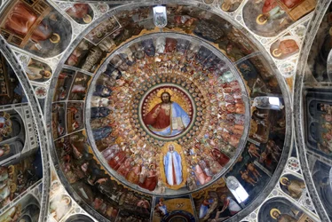 Das Baptisterium von Padua. Deckenfresken 14. Jahrhundert von Giusto de Menabuoi. Das Paradies. Segnender Christus mit Engeln, Patriarchen, Propheten und Heiligen. Padua, Italien. (Foto)