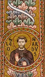 Das Kirchenschiff, Mosaik unter einem Bogen: "St. Leonard", 12. Jahrhundert, Die Palatinkapelle, Der Königspalast oder Palazzo dei Normanni (Palast der Normannen), Palermo, Sizilien, Italien