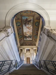 Die Treppe, Architekten Charles Lelong (1793-1861) und Edouard Dubois (1795-1813), zwischen 1840 und 1846. An der Decke, Frankreich, das seine Archive an die Morgenröte der Zeit bindet, Gemälde von Felix Jobbe Duval (1821-1889), zwischen 1877 und 1881. Hot