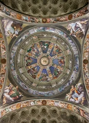 Ansicht der Kuppel des Querschiffs und der Fresken von Giovanni Antonio de Sacchis und Bernardino Gatti, Heiligtum der Madonna della Campagna, Piacenza, Emilia-Romagna, Italien