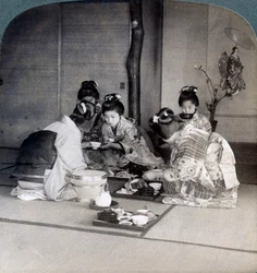 Geishas beim Abendessen, Tokio, Japan, 1904