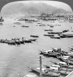 Blick nach Norden über Schiffe im Hafen von Nagasaki, Japan, 1904
