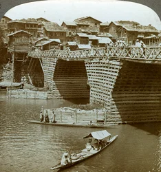 Malerische Brücke und Häuser, Stadt der Sonne, Kaschmir, Indien, ca. 1900er