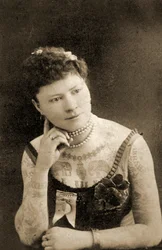 Porträt einer tätowierten Frau, ca. 1905
