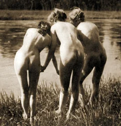 Drei Grazien, ein weibliches Akttrio, ca. 1900