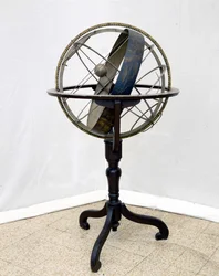 Armillarsphäre aus dem 17. Jahrhundert: Mailand, Museo Nazionale della Scienza e della Tecnologia.