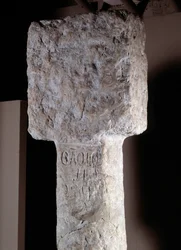 Afrikanische Kunst: Detail eines als Sankt Augustinus bekannten Besitzergreifungspfeilers, der vom portugiesischen Entdecker Diogo Cão (oder Diego Cam) im Süden Angolas errichtet wurde. 1486. Lissabon, Nationalmuseum für Alte Kunst