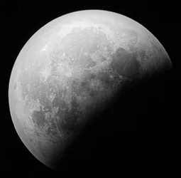 Astronomische Glasplattenaufnahme der Mondfinsternis (1910)