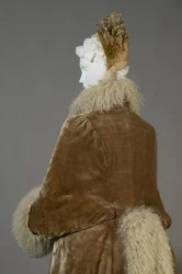Bertha Palmers Wintermantel, ca.1885 (Rückendetail), Seidensamt und Lammwolle.